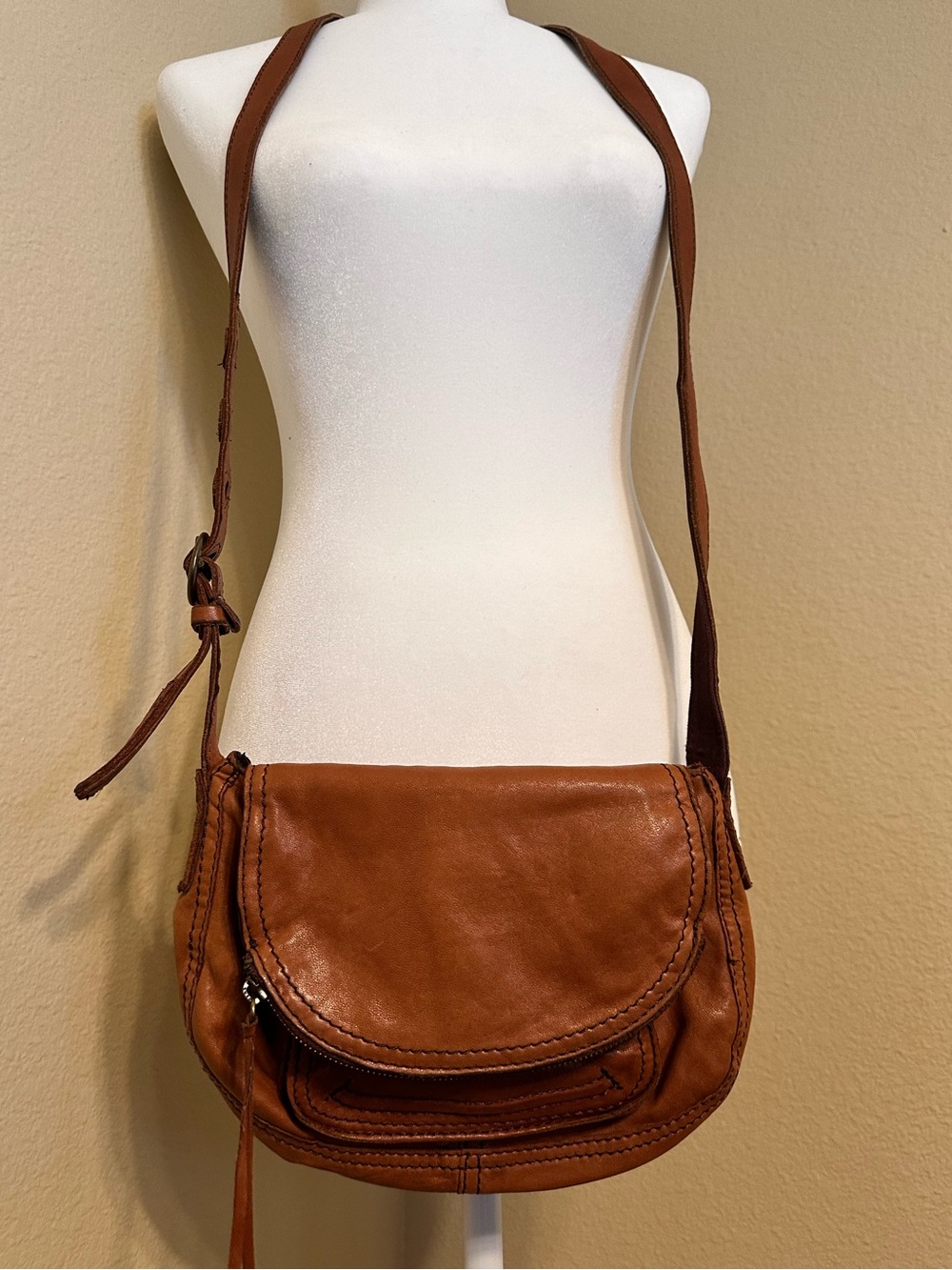 🍀 Vintage Lucky Brand "Modesto Stash" Cognac Leather Saddle Crossbody Bag 🍀